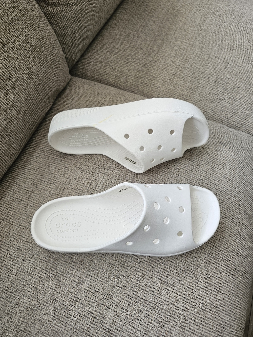 Crocs Classic Platform Slide - Picture 2 of 8